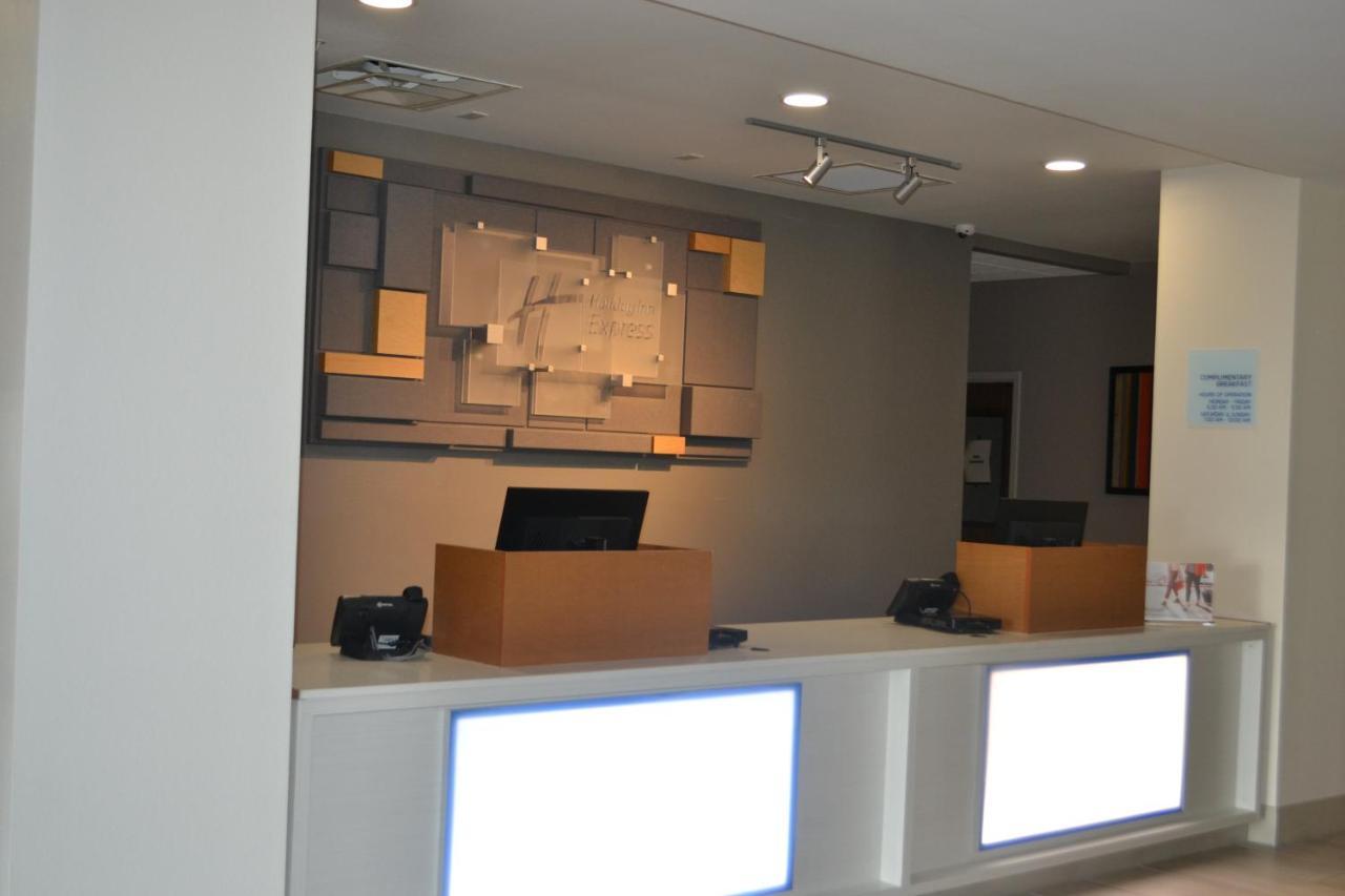 Holiday Inn Express Tallahassee-University Central By Ihg Exterior photo